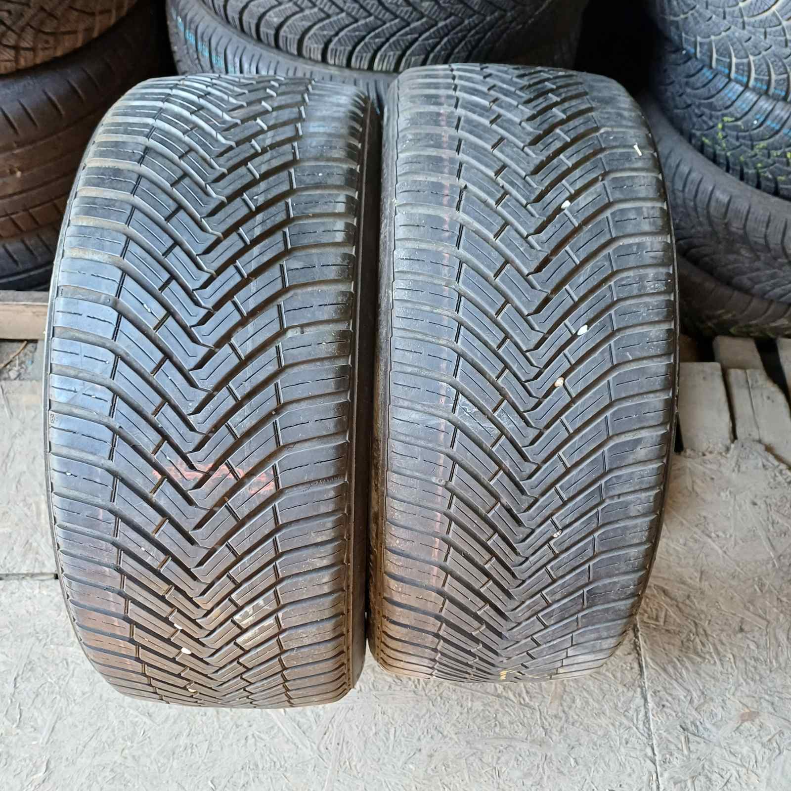 Continental AllSeasonContact 225/40R18